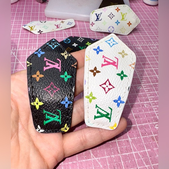 💗 White or Black Multicolor Murakami snap Hair clip One piece ‼️ - Picture 5 of 15